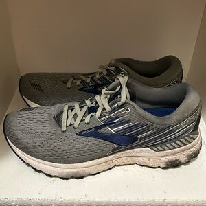Brooks size 9 Mens running shoes